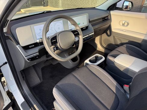 Used 2024 Hyundai Ioniq 5 SEL image 3