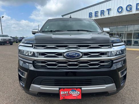 Used 2024 Ford Expedition Platinum RWD image 2
