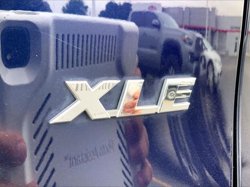 Used 2023 Toyota RAV4 XLE Premium FWD image 10