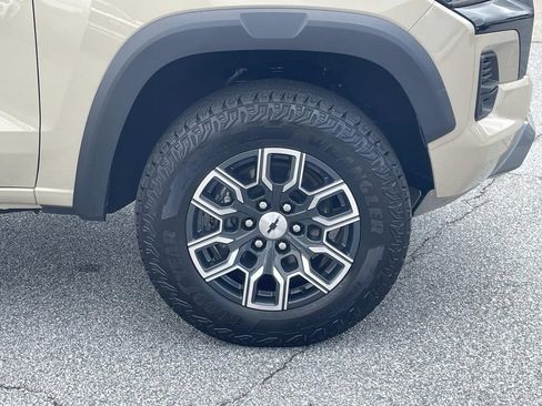 Used 2023 Chevrolet Colorado Z71 w/ Z71 Convenience Package 2 AWD/4WD image 10