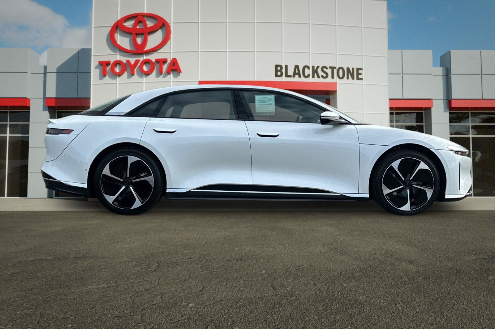 Used 2023 Lucid Air Pure AWD/4WD image 2