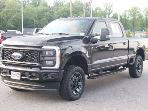 Used 2023 Ford F250 Lariat w/ Sport Appearance Package AWD/4WD image 3