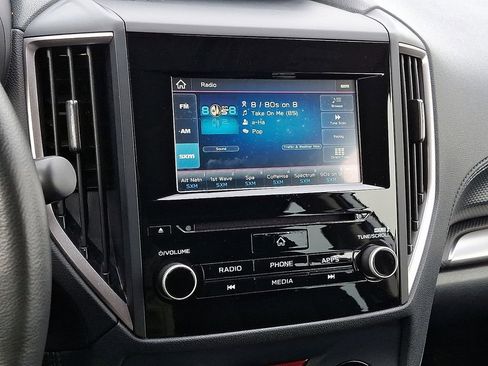 Used 2023 Subaru Forester Premium image 3