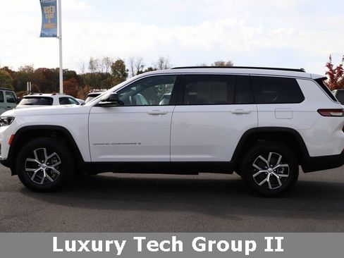 Used 2025 Jeep Grand Cherokee L Limited w/ Luxury Tech Group II image 3