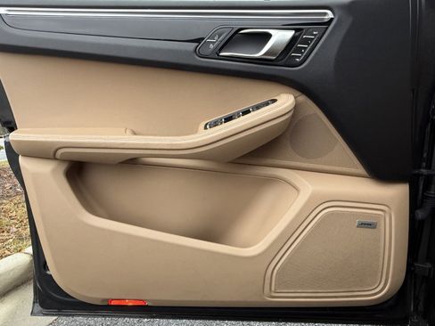 Used 2021 Porsche Macan S image 44