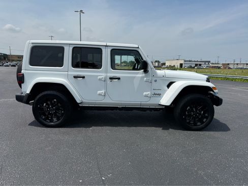 Used 2024 Jeep Wrangler Unlimited Sahara AWD/4WD image 9