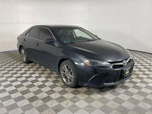 Used 2015 Toyota Camry SE FWD image 16