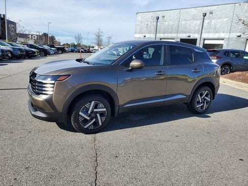 Certified 2025 Nissan Kicks SV image 8