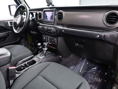 Certified 2021 Jeep Gladiator Willys image 13