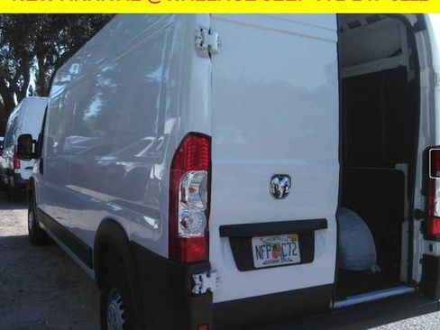 Used 2025 RAM ProMaster 2500 w/ Convenience Group FWD image 3