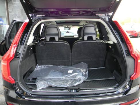 Used 2023 Volvo XC90 B5 Core w/ Protection Package Premier AWD/4WD image 13