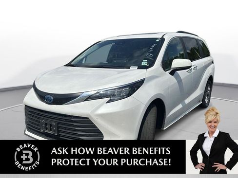 Used 2025 Toyota Sienna XLE FWD image 1