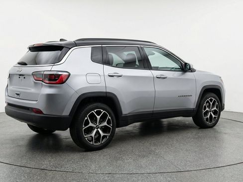 Used 2025 Jeep Compass Limited AWD/4WD image 9