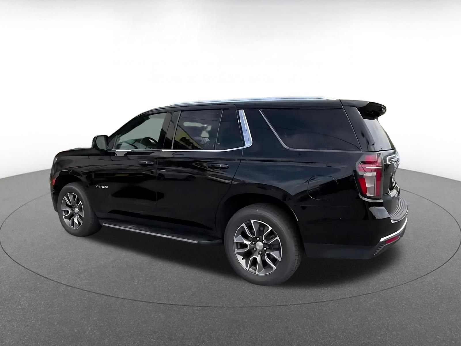 Used 2023 Chevrolet Tahoe LT w/ Luxury Package AWD/4WD image 10