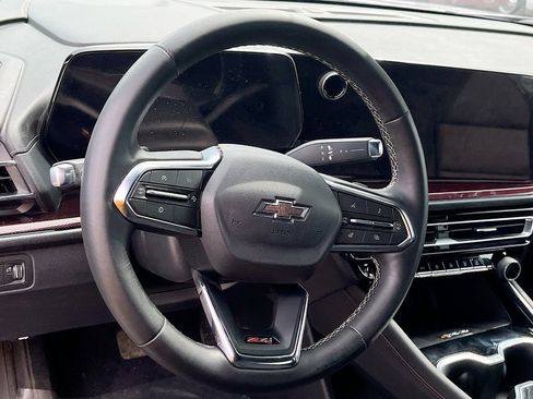 Used 2025 Chevrolet Traverse Z71 w/ Driver Confidence Package AWD/4WD image 11