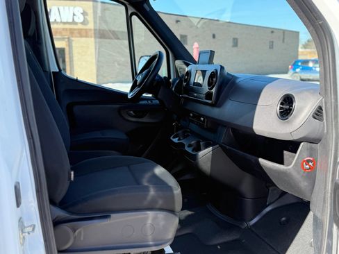 Used 2019 Mercedes-Benz Sprinter 170 w/ Chrome Grille Package image 15
