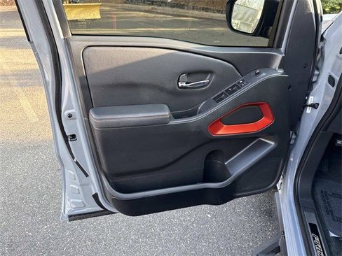 Used 2023 Nissan Frontier PRO-4X w/ Pro Convenience Package image 13