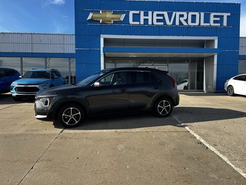 Used 2023 Kia Niro EX image 2