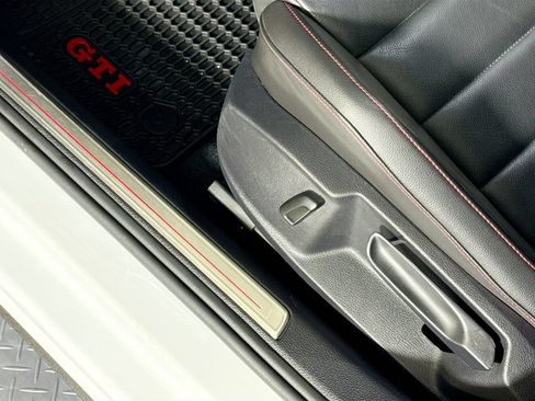 Used 2021 Volkswagen GTI SE FWD image 20