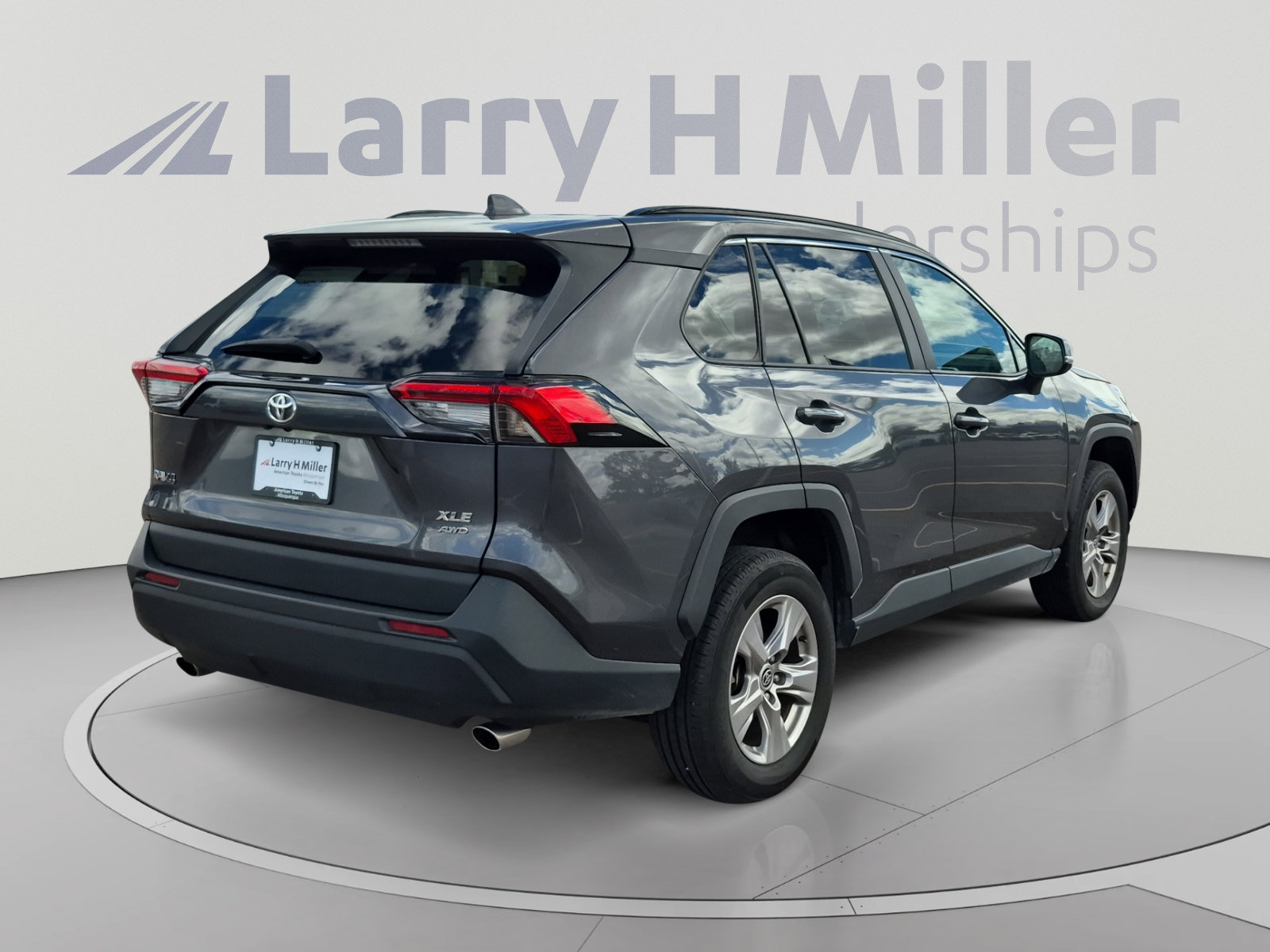 Used 2024 Toyota RAV4 XLE AWD/4WD image 5