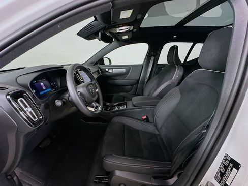 Used 2024 Volvo XC40 B5 Ultimate w/ Climate Package AWD/4WD image 32