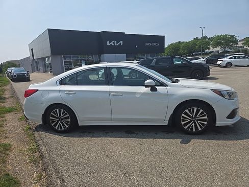 Used 2019 Subaru Legacy 2.5i Premium w/ Popular Package #2A AWD/4WD image 2