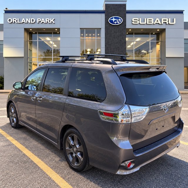 Used 2015 Toyota Sienna SE FWD image 7