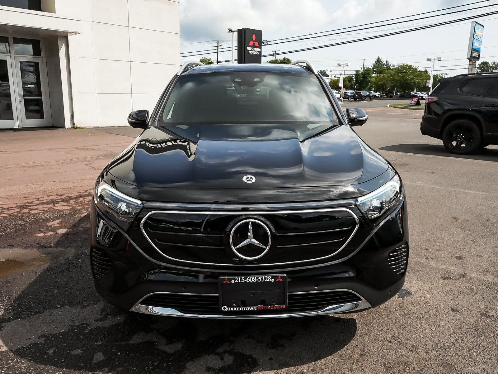 Used 2023 Mercedes-Benz EQB 300 4MATIC w/ Pinnacle Package image 2