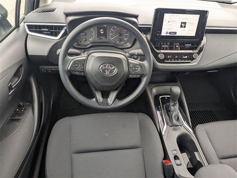 Used 2025 Toyota Corolla LE image 33