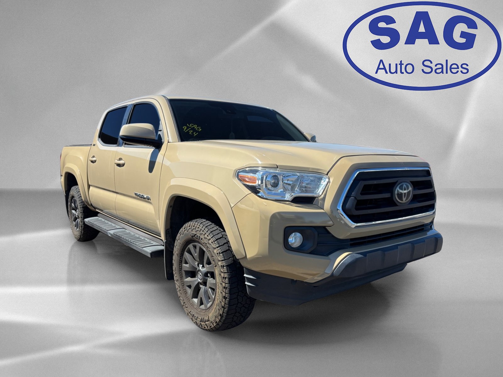 Used 2020 Toyota Tacoma SR5 RWD image 2