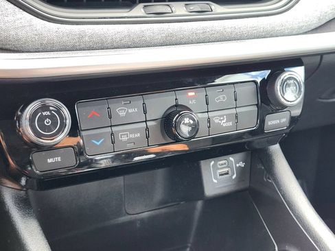 Used 2023 Jeep Compass Latitude AWD/4WD image 20