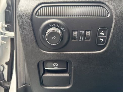 Used 2024 Jeep Wagoneer L Series II w/ Flexible Seating Group image 19