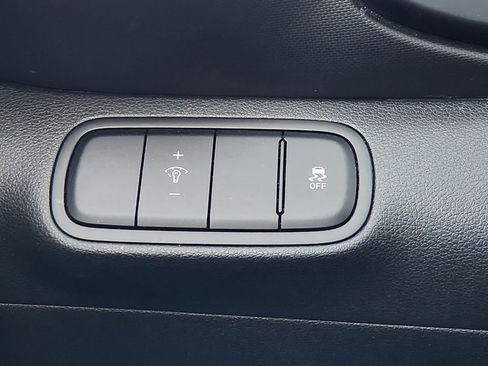 Used 2024 Hyundai Venue Limited image 22