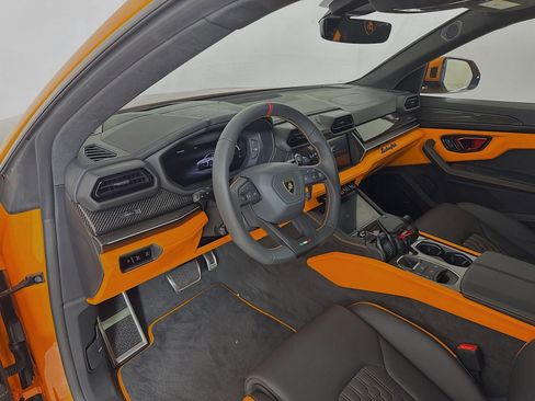 Used 2025 Lamborghini Urus SE AWD/4WD image 7