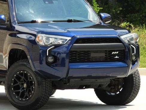 Used 2020 Toyota 4Runner SR5 AWD/4WD image 20