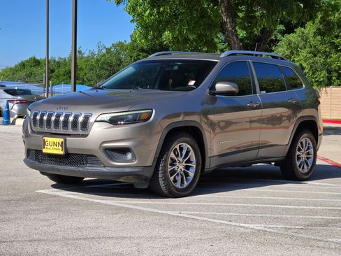 Used 2019 Jeep Cherokee Latitude Plus FWD image 7