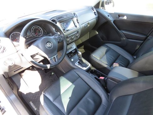 Used 2017 Volkswagen Tiguan Sport AWD/4WD image 11
