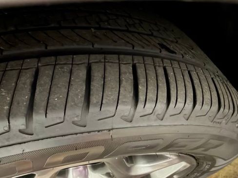 Used 2018 Chrysler 300 S AWD/4WD image 11