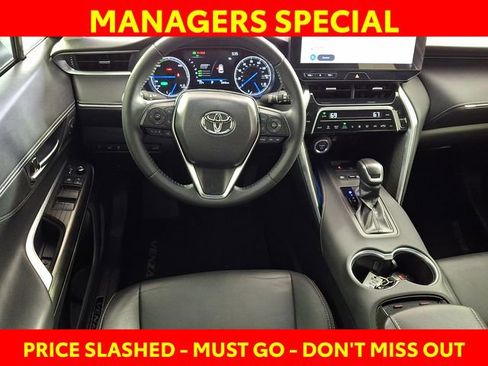 Used 2024 Toyota Venza Nightshade image 12