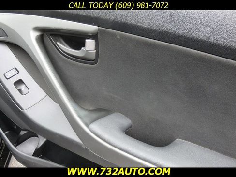 Used 2014 Hyundai Elantra FWD image 17