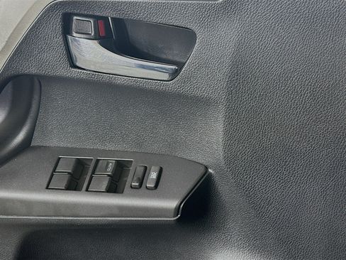 Used 2017 Toyota RAV4 XLE FWD image 14