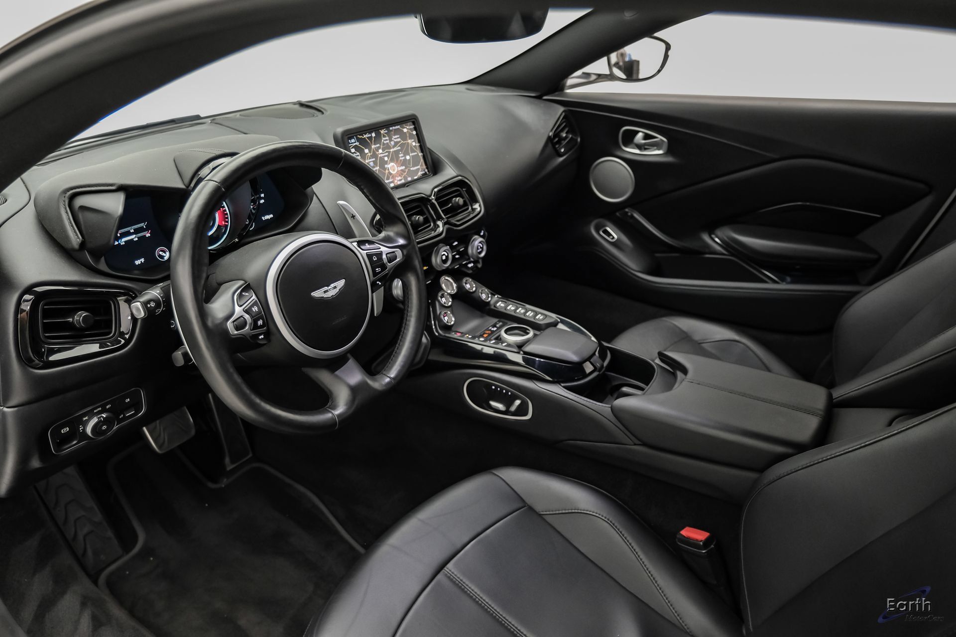 Used 2022 Aston Martin V8 Vantage Coupe RWD image 2
