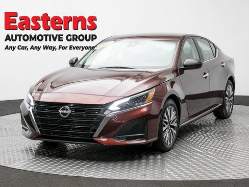 Used 2024 Nissan Altima 2.5 SV FWD image 1