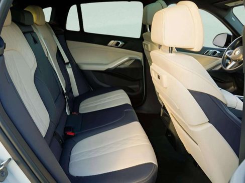 Used 2022 BMW X6 xDrive40i w/ Executive Package image 60