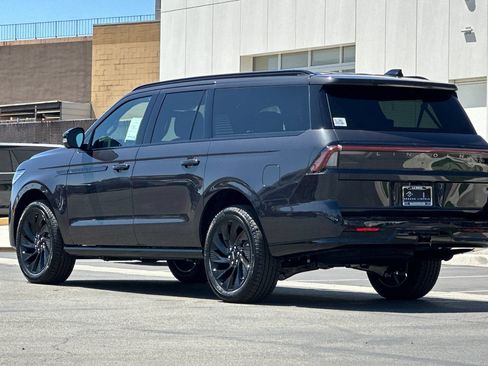 New 2026 Lincoln Navigator L Reserve w/ Jet Appearance Package AWD/4WD image 5