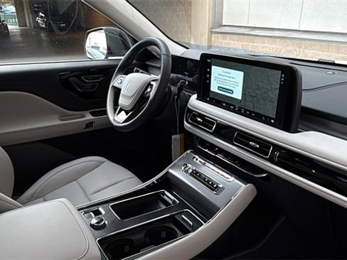 New 2026 Lincoln Aviator AWD image 7