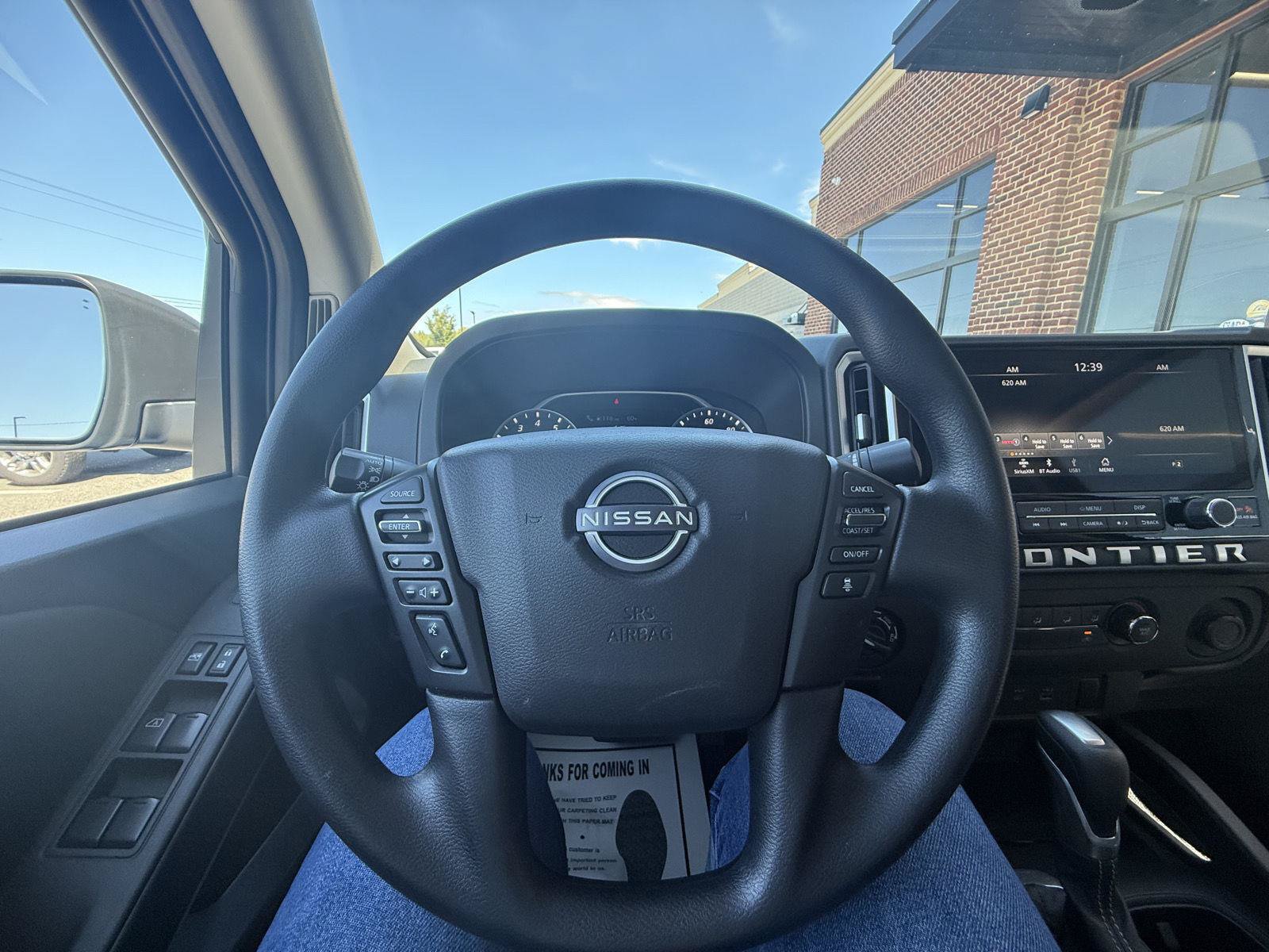 Used 2025 Nissan Frontier SV AWD/4WD image 13