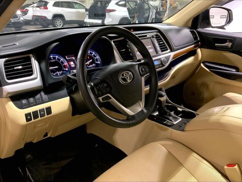 Used 2019 Toyota Highlander Limited image 34