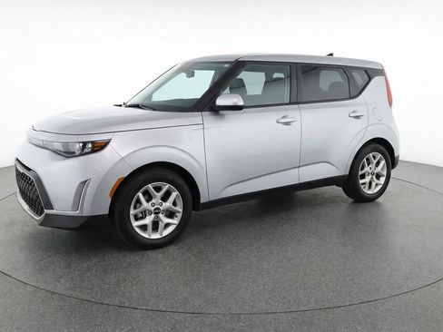 Used 2025 Kia Soul LX w/ LX Technology Package FWD image 3