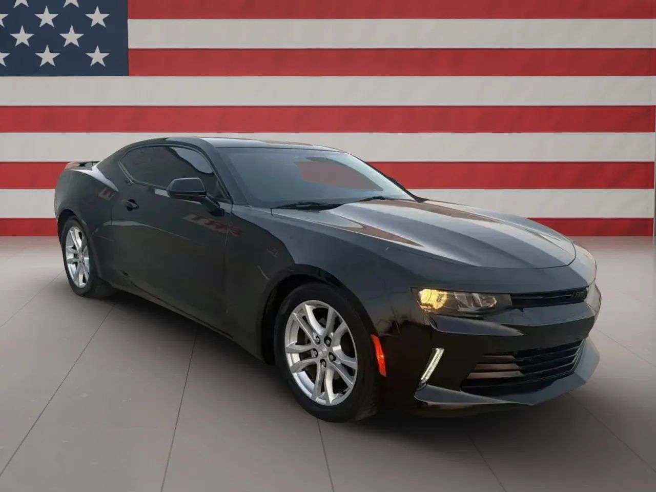 Used 2016 Chevrolet Camaro LT RWD image 1